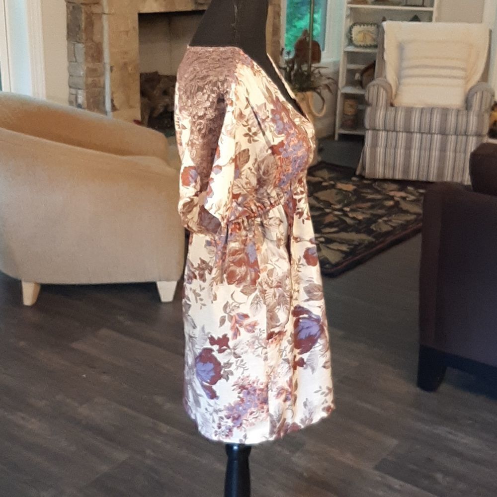 Ultra Pink Floral Top with Lace and Huge Pockets - Picture 2 of 10